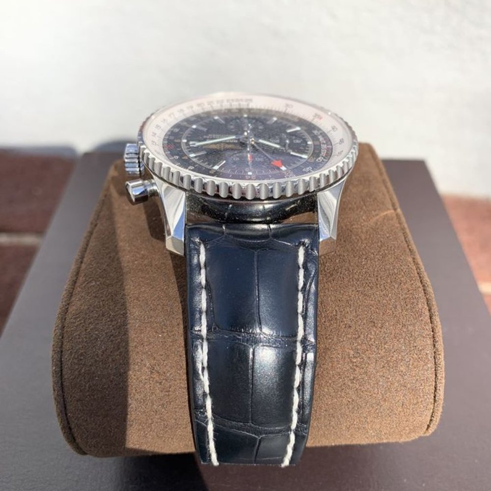 Breitling Navitimer World Gmt 46 Automatic Watch - Picture 5 of 8